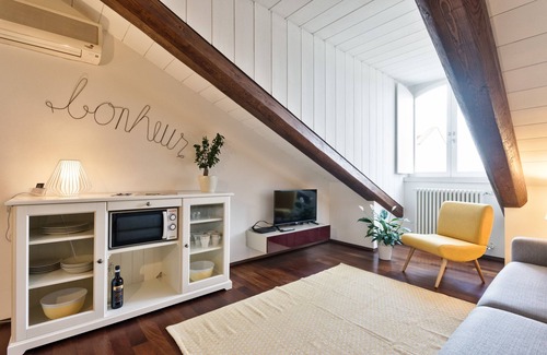 Cit Turin Apartment | Panoramic skylight apartment. Private car parking, wifi