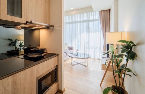 Khlong Toei Condo | Panoramic 2BR near Ekkamai with Infinity Pool