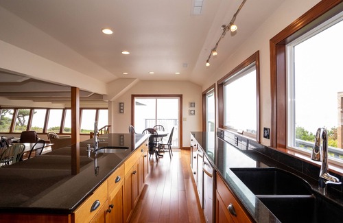 South Beach House | Panoramic Vacation Paradise - Ocean Front Luxury Retreat - Great for Families