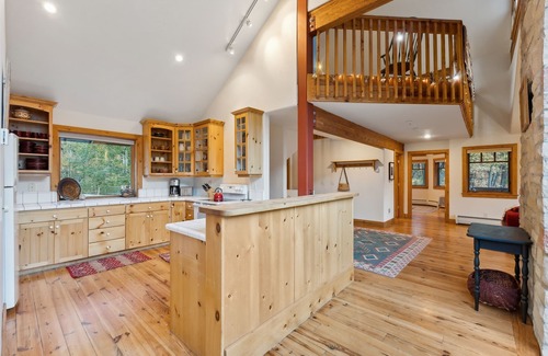 Sundance Cabin | PANORAMIC VIEWS - Hot Tub - 4 Bedroom Mountain Home