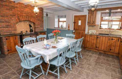 Porthyrhyd Cottage | PANT TEG FARM, family friendly, country holiday cottage in Carmarthen