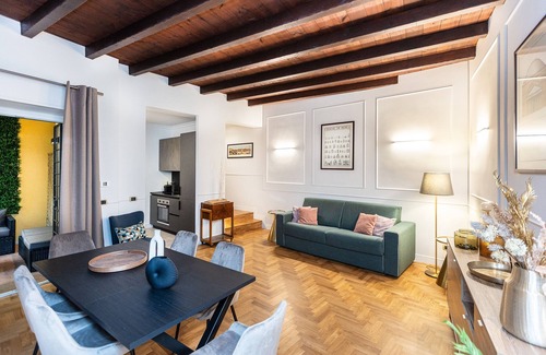 Rione III Colonna Apartment | Pantheon Apartment with Terrace