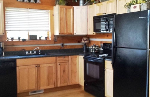 Shenandoah Cabin | Papa Bear's River Cabin- 3 bedroom, 2 full bath, Riverfront