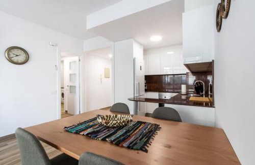 Sabadell Apartment | Papa Pius