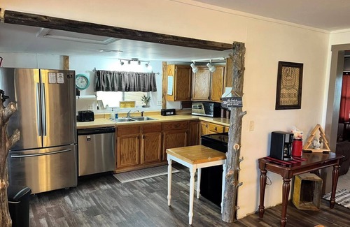 Olney Cabin | Papa's Cabin - Enjoy the peace and quiet with 40 acres and a 5 acre lake!