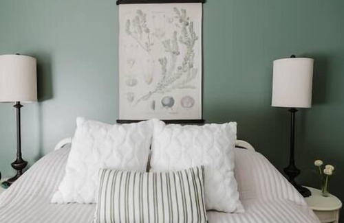 Huntington Mills Bed & Breakfast | Paper Mill Pines Bed and Breakfast: The Sequoia Room
