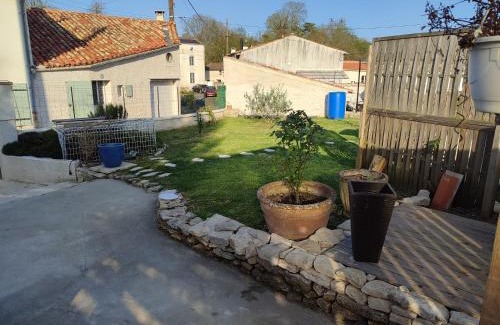 Mauze-sur-le-Mignon House | Papillon de la peroterie