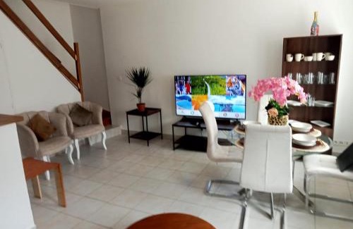 Montargis House | Paradis Maison Entière