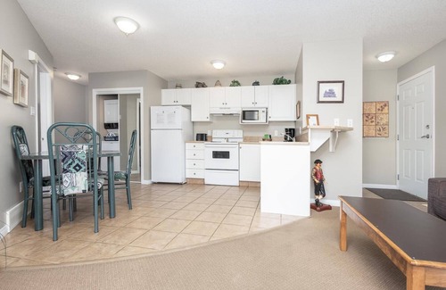 Lethbridge Condo | Paradise Canyon Golf Resort - Luxury Condo M399