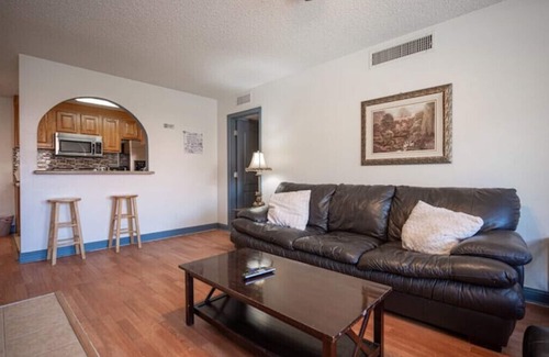 Paradise Condo | Paradise Cozy Flat near The Strip and Airportn