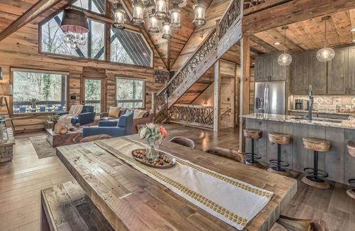 Epworth Cabin | Paradise Creek - Creek Front | Perfect for Families | Hot Tub