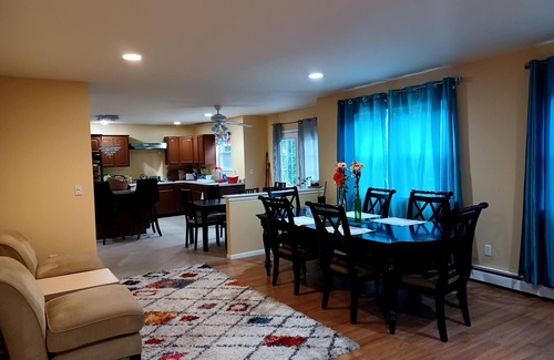Coram House | Paradise in Medford