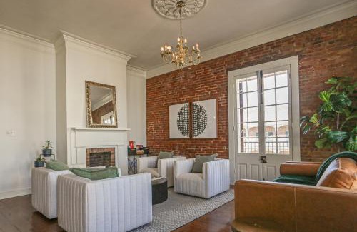 Natchez Apartment | Paradise Loft, 3 Bedroom King Beds, Heart of Downtown, Full Kitchen & Wet Bar, Streaming TV
