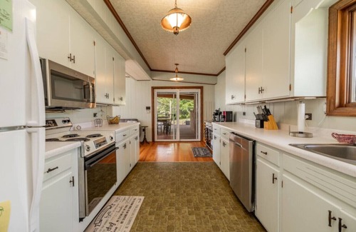 Littleton House | Paradise Point: Pool Table & Massive Outdoor Area!