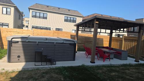 Clarington House | PARADISE VILLa Bowmanville