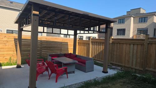 Clarington House | PARADISE VILLa Bowmanville