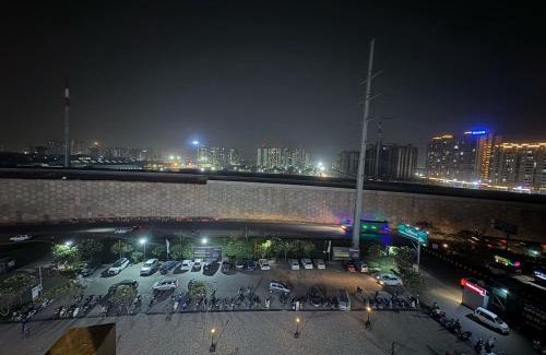 Greater Noida Apartment | paramount golf forest