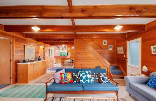 Kuratau House | Parehopu Lake House - Taupo Holiday Home
