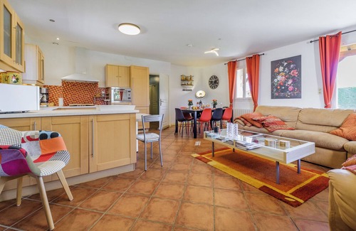 Payrignac House | Parignac, holiday home for 8 persons with enclosed garden and heated pool
