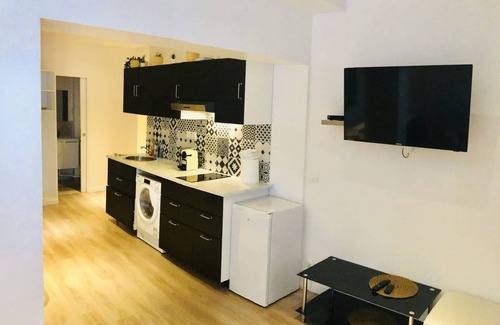 20th Arrondissement Apartment | Paris Centre Mairie du XXe Metro Gambetta