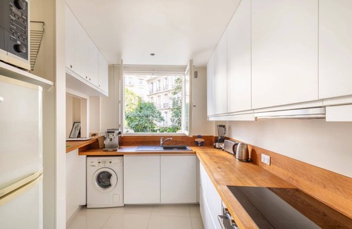 16th Arrondissement Apartment | Paris Chic Trocadero Private apartment in Passy 500 meters from the Eiffel Tower