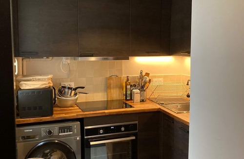 Villejuif Apartment | Paris Retreat, Work, Dream, Repeat!