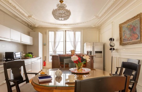 Saint-Germain-des-Pres Apartment | PARISIAN OPULENCE: RUE DE RENNES RETREAT, LUXE LIVING – 150 SQM – SAINT GERMAIN