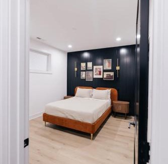 Woodlawn Apartment | Parisian Retreat 6min to Main Quandrangle U of C