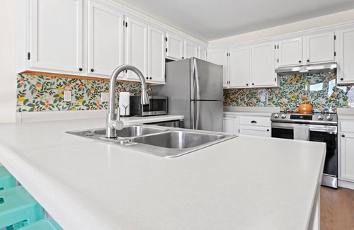 Richmond Apartment | Park Place #3 - Stylish Apartment Located Across From A Park