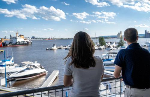 Park Point Hotel | Park Point Marina Inn