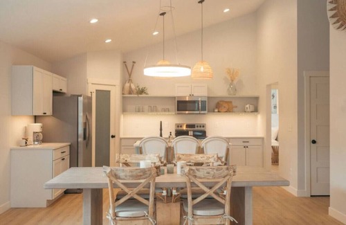 Park Point House | Park Point Scandinavian Home🌲 Family Retreat ☀️ 🌊 Pet Friendly 🐾