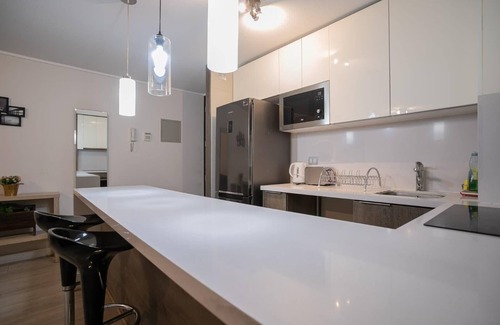 Vitacura Apartment | Park & Shop: Chic 2BR sleeps 6, Las Condes