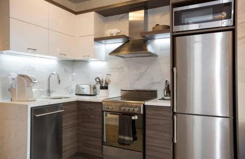 Rose Hill Apartment | Park South Central 3 Bedroom with Private Terrace
