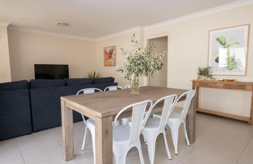 Orange East House | Park Villa - Near CBD, Spacious, Ideal for Work