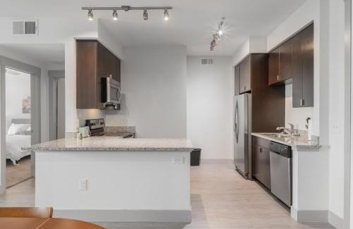 Oak Lawn Apartment | Park West 450 1bedroom Suite, Pool, Gym, Parking