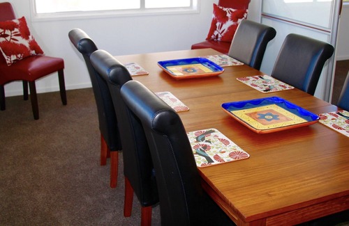 Tahunanui Cottage | PARKERS COVE - NELSON HOLIDAY HOME, family friendly in Nelson