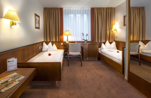 Stadtallendorf Hotel | Parkhotel Stadtallendorf