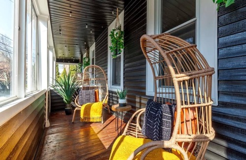 Italian Village House | Parking - Convention - Short North - King Bed