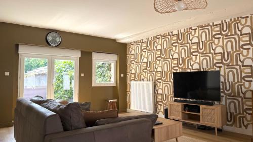Montmerle-sur-Saone Apartment | Parking et extérieur à 50m de la Saône