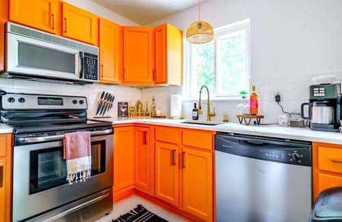 Italian Village House | Parking Free - Short North - King Bed - Convention