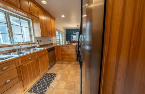 Manito House | Parkside Escape South Hill w Private ADU