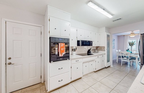 Scenic Heights House | Parkside home with large yard, fireplace, sunroom, & W/D - near beach/downtown