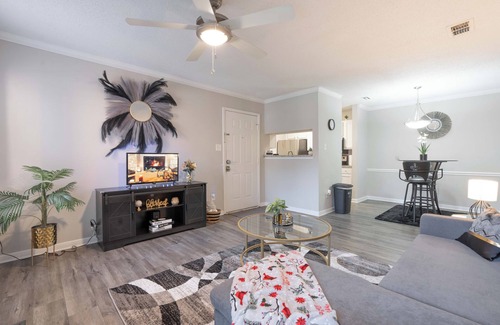 Ellendale Apartment | Parkside Retreat King Suite w/Pool & Gym