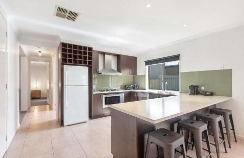 Moama House | Parkview - Echuca Holiday Homes