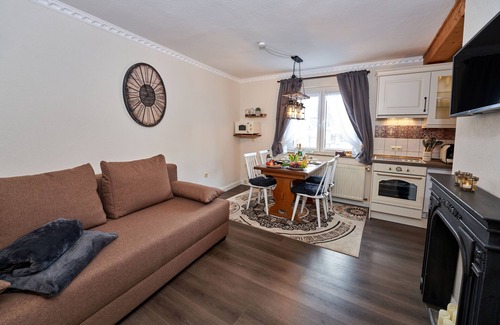 Ulmen Apartment | Parlor with Flair - by Lake and castle for 2-4 persons, near Nürburgring/Mosel