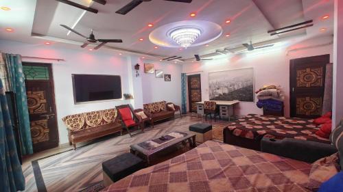 Allahabad Apartment | Parmanand Niwas Homestay