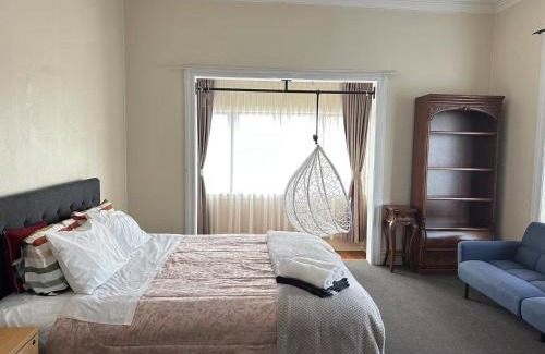 Parnell House | Parnell City Haven Same Price for 1 to 6 Guests Villa with Full Kitchen