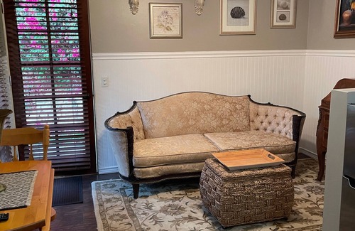 North Arroyo House | Pasadena Guest House near Rose Bowl