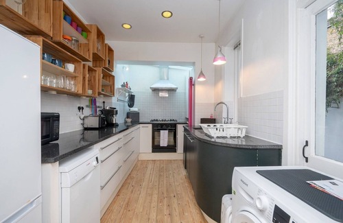 Hackney House | Pass the Keys | Airy 1850s Coach House with Private Balcony