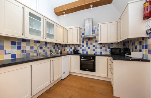 South Chailey House | Pass the Keys | Character two bed with free parking